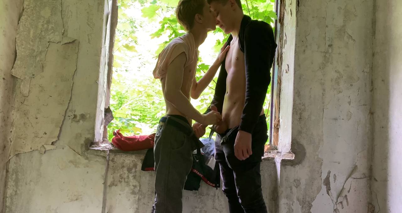 @alxderr guys(0-0) hot video with sex on the street)) David jerked off to this video the next day)) go