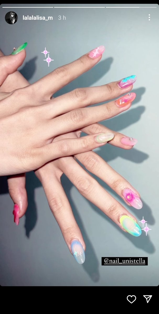 blinklili4eva's tweet photo. OMMGGGG 👀 we all know that something's coming when Lisa( or any other member) gets her nails done!! Can't wait for Blackpink's comeback!!! I have waited enough!!🖤💞
#ot4forever 
#BLACKPINK 
#LETBLACKPINKCOMEBACK 
LET BLACKPINK COMEBACK 
@ygent_official 
@BLACKPINK https://t.co/NohLzawCBO