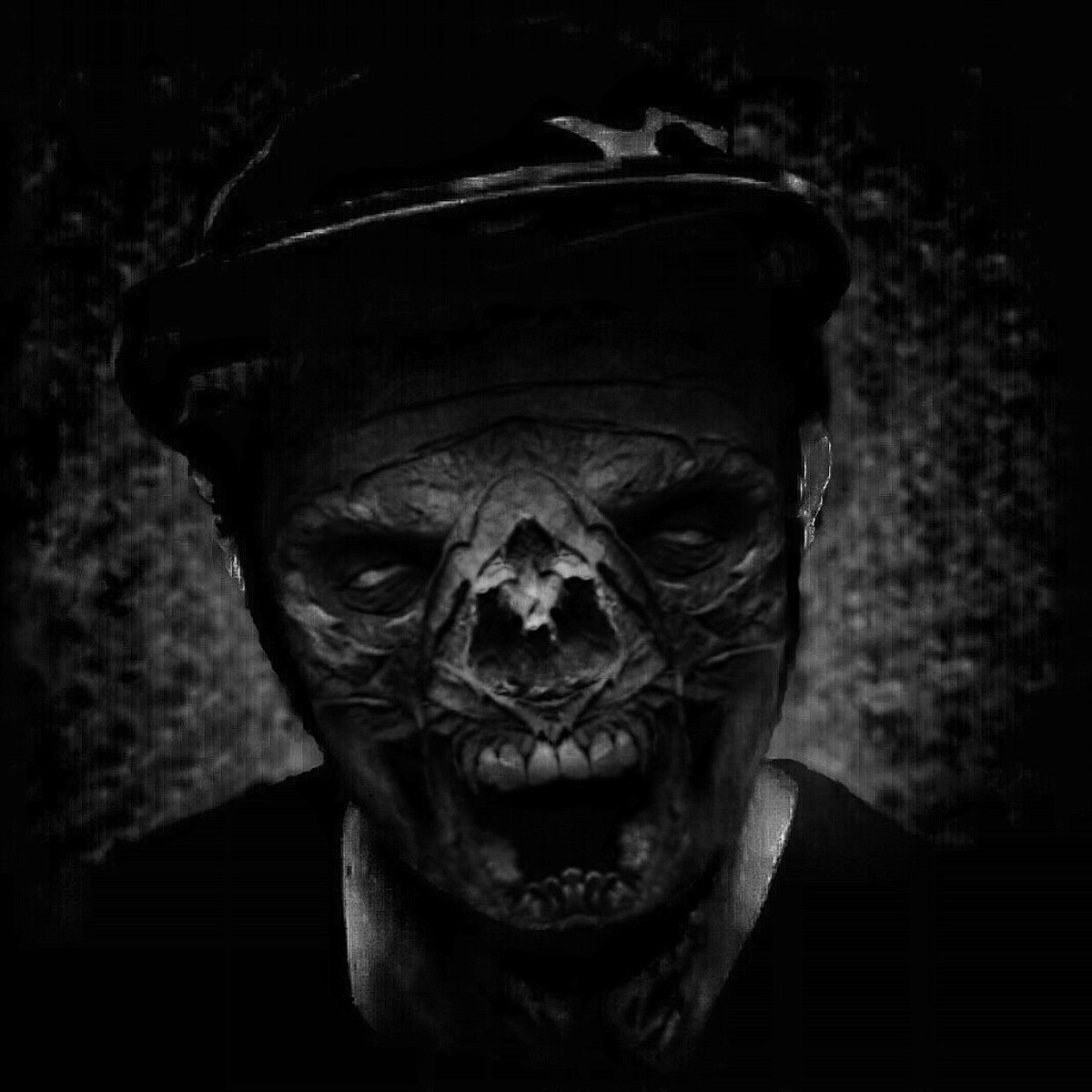 Chapter 1 : Knock Knock Knock

It's behind the door

017 : Mummy Smile XIV    0.013 $ETH

17th night : Water, There's some water in there, 
Give me some water. I need water, 
Can you please me? I need water....

Story from the Dark. #8mm #filmnoir

opensea.io/assets/ethereu…