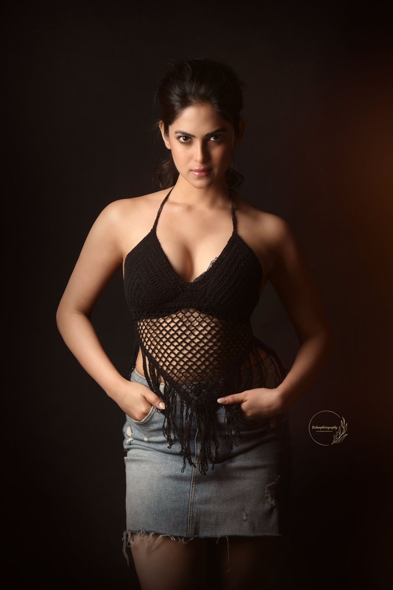 NainaGtweets's tweet photo. Black makes everything more elegant and claasy! 🖤

📷 @BabanClicks https://t.co/YLQC9wn6CH