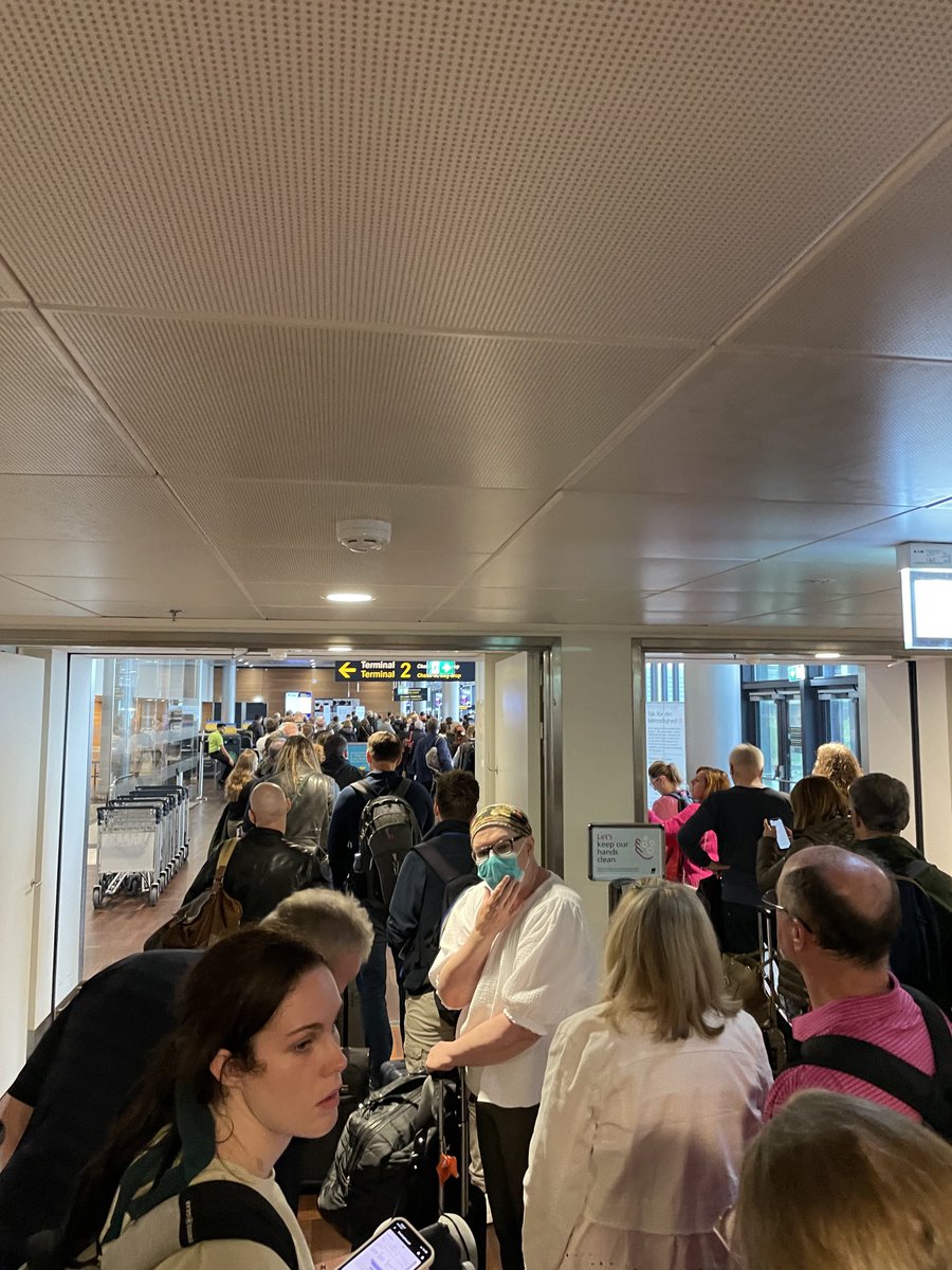 TinoKam's tweet photo. #cph Nice to start the Monday morning. Again long queue s at the airport https://t.co/H4BZr8CpeE
