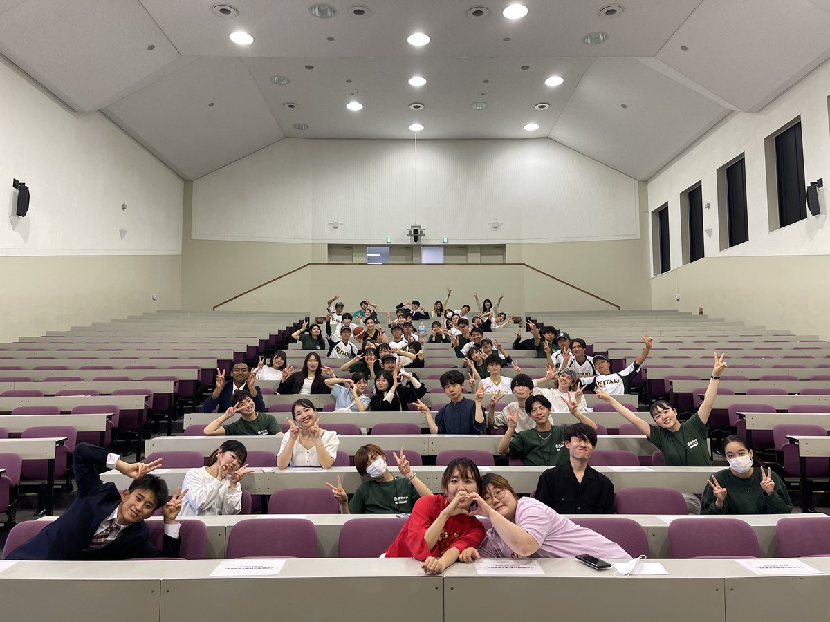 reitakuuniv's tweet photo. 昨日は課外活動団体とオープンキャンパス後の学生アドバイザーに協力してもらい、ある動画の撮影も行いました！！
完成をお楽しみに...😊

#麗澤大学 #撮影日和 ☀️ https://t.co/LjoBku4OMj