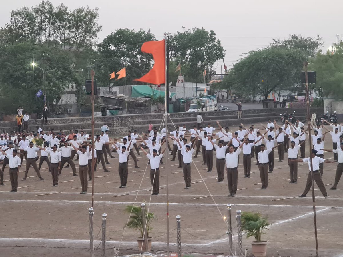 friendsofrss's tweet photo. खामगांव (महाराष्ट्र) में पश्चिम क्षेत्र के संघ शिक्षा वर्ग द्वितीय वर्ष का समापन समारोह। https://t.co/CCA4gQA1Z2