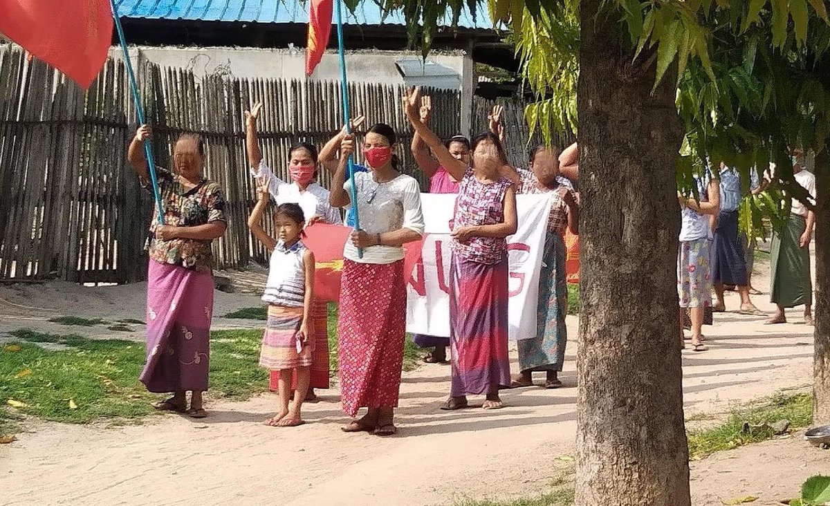 KachinYouth's tweet photo. A protest rally against the military regime and in support of NUG government, took place in a village of #Shwebo township, Sagaing Region, on the morning of May 30.

#WarCrimesOfJunta
#2022May30Coup
#WhatsHappeninglnMyanmar #WarCrimesOfJunta #CrimesAgainstHumanity https://t.co/lONQM4Rfdz