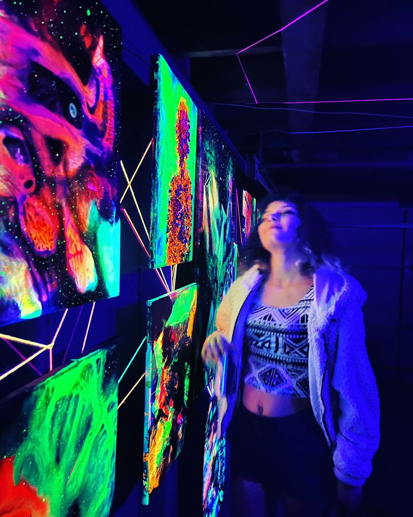 Tubiart35's tweet photo. Who missed my exhibition?💘 #art #exhibition #neonart #Artist #neon #artgallery #canada #bc https://t.co/YnF4QHN5ht