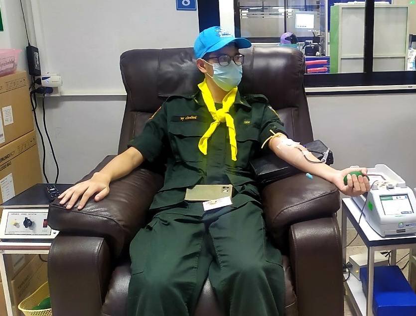 311Ict's tweet photo. นศท. จิตอาสาพระราชทานโรงเรียนศรีสวัสดิ์วิทยาคาร ร่วมบริจาคโลหิต เพื่อเฉลิมพระเกียรติถวายเป็นพระราชกุศลแด่สมเด็จพระนางเจ้าสุทิดา พัชรสุธาพิมลลักษณ พระบรมราชินี เนื่องในโอกาสวันเฉลิมพระชนมพรรษา https://t.co/yhBY9Ap8FN