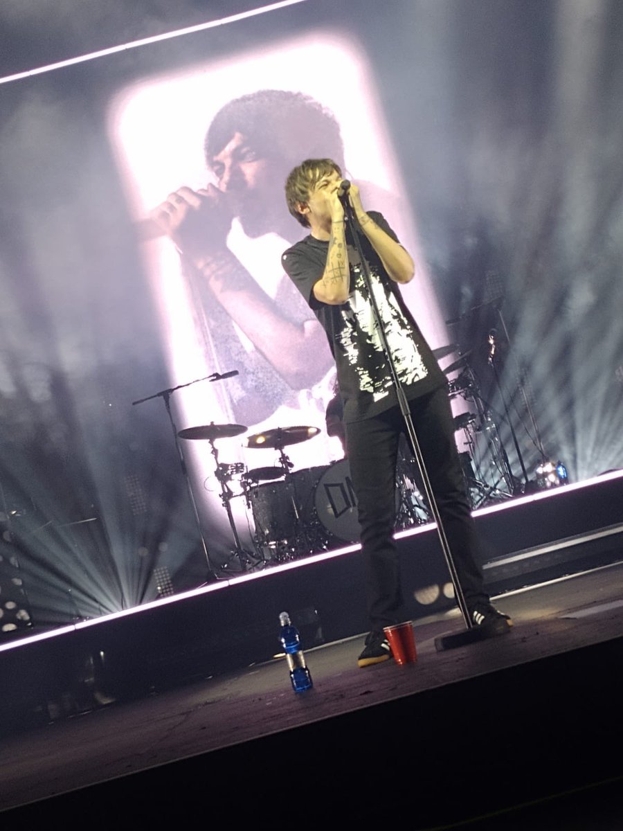 tbslannixks's tweet photo. ELE É DE VERDADE EU TO MT FELIZ PORRA #LTWTSaoPaulo #LTWTSP EU TE AMO @Louis_Tomlinson https://t.co/9ZFhrG4qMr
