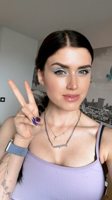 1 pic. Ty for all the sweet bday messages ? https://t.co/yBX6FD2D6Y
