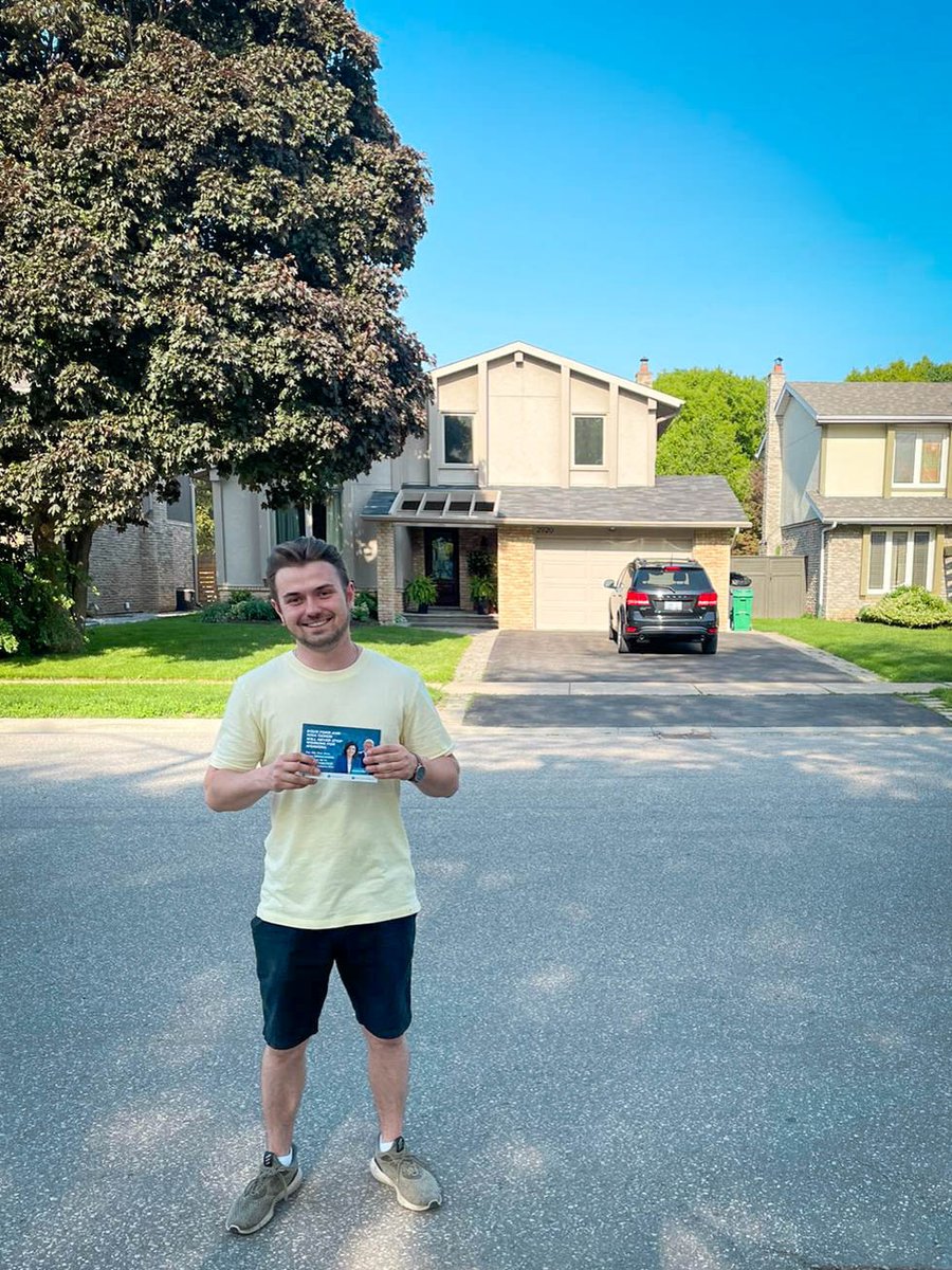 ninatangri's tweet photo. 4 days to go on the campaign trail and #TeamTangri is out every single day to inform constituents when to vote.

June 2nd, let's keep #Mississauga #Streetsville blue.

#onpoli https://t.co/ftGpQTZdwY