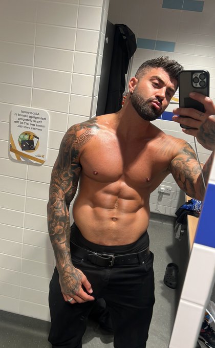 Been a tough week at work 😉😈  https://t.co/HscRjraObX https://t.co/DWNNw8jK0s