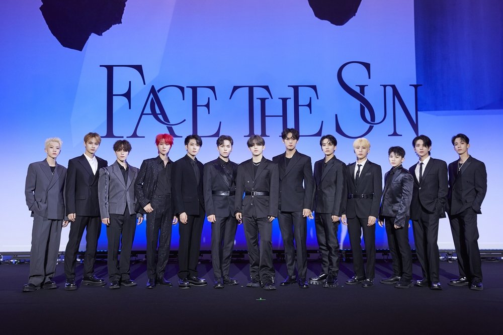 theseoulstory's tweet photo. With a total of 1,821,560 album sales, SEVENTEEN ranks #1 on Hanteo weekly album chart (23-29 May 2022) for 'Face The Sun' 

Source: https://t.co/LIfnL3ZPmb https://t.co/ZneX5tYBzR