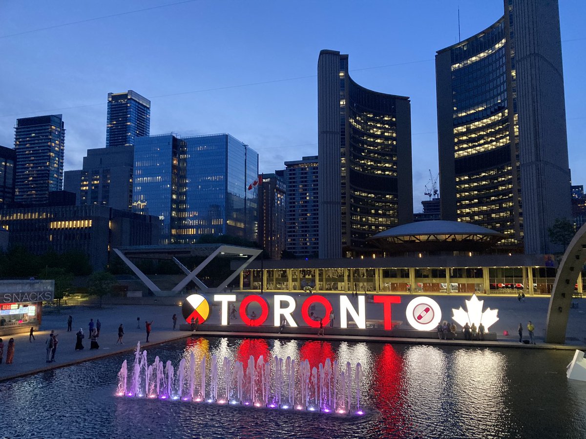 Polish Heritage Month in #Ontario 🇨🇦.

White and red illumination of #TorontoSign during last weekend of 🇵🇱 Polish Heritage Month in #Ontario, which this year is celebrated for the first time in the history of the province.

 🇵🇱🤝🇨🇦