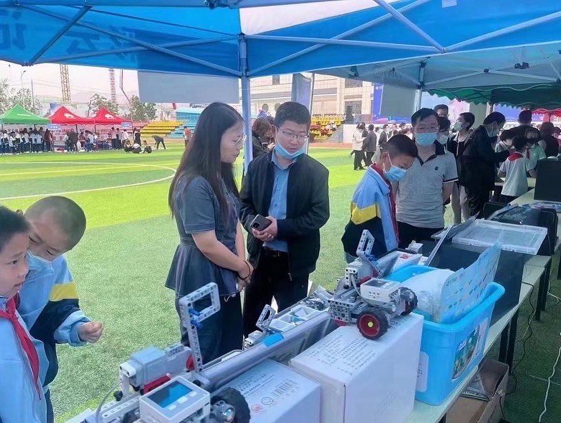zmrobot's tweet photo. Zmrobo in Robot competition. #Competitionrobot #STEM #Robotics #Zmrobo https://t.co/JWBuLXgMO8