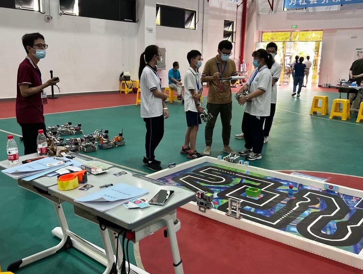 amychan301's tweet photo. Zmrobo in Robot competition. #Competitionrobot #STEM #Robotics #Zmrobo https://t.co/BeIoBuxONA