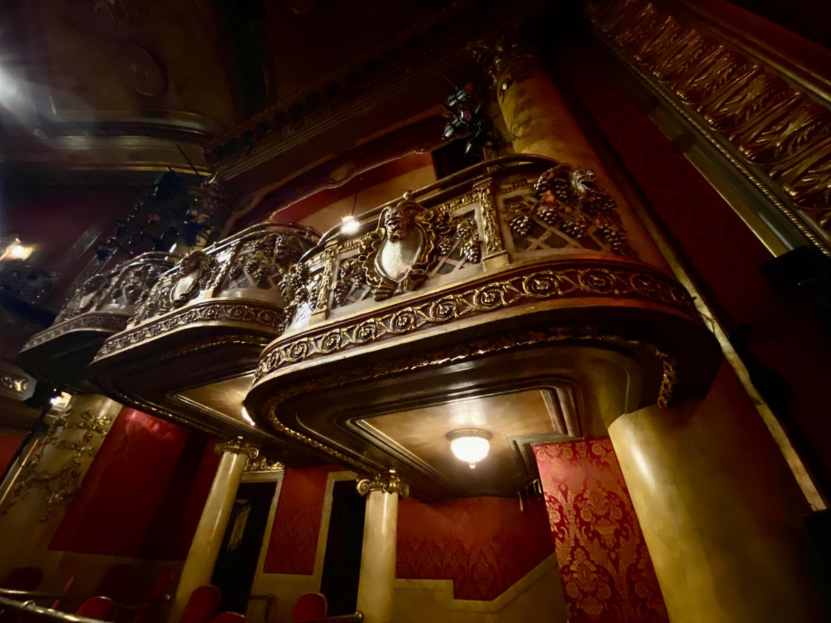 gillianwong0120's tweet photo. Is this a secret garden?🌿 Nah..it's a century-old theatre! Well-spent #SundayFunday at 𝐄𝐥𝐠𝐢𝐧 𝐚𝐧𝐝 𝐖𝐢𝐧𝐭𝐞𝐫 𝐆𝐚𝐫𝐝𝐞𝐧 Theatre Centre - the last operating double-decker theatre in the world. @Doors_OpenTO @cityoftoronto #DOT22 #Toronto #NationalHistoricSite #MARK4022 https://t.co/Q57JaGMJS8