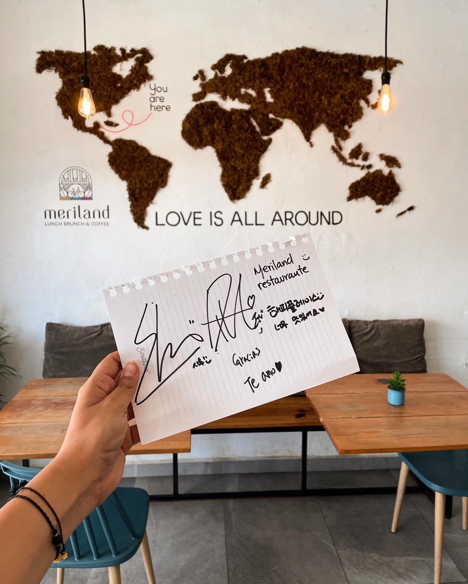daydream4jsvm's tweet photo. They where so nice 🫰 thank you for coming to Merida!! I didn’t get the tickets but I was able to meet them🥹 Ps. The restaurant sent them a message to invite them for some smoothies for the hot weather to keep touring around #merida #MUSTB @MustB_mustment @MembersMustb https://t.co/t1NIUSdCnR