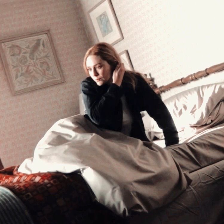 วันด้าลืมตาขึ้นช้าๆ นัยย์ตาคู่งามระคนความงัวเงียค่อยๆลืมขึ้น พลางหันทิศไปทางที่แสงอาทิตย์ยามเช้าสาดส่องเข้ามา

“ ฝันร้ายในทุกๆเช้า ในที่สุดก็.. ”

เธอค่อยๆยันตัวลุกขึ้น แม้นํ้าตาสีใสจะไม่รินไหลแต่สีหน้าของเธอในตอนนี้มันบ่งบอกได้ทุกสิ่ง