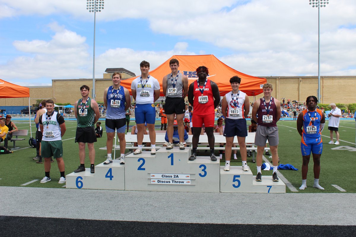 ShellsThrows's tweet photo. Shells Thrower @ashtonnoble_ placed 2nd in the IHSA Class 2A Discus Event and fellow southern illinois region thrower @ChysBrown placed 3rd.

Chys is the IHSA 2A Shot Put Champion. CONGRATULATIONS CHYS!!! 

Both Chys and Ashton are Juniors. Class of 2023 will dominate next year! https://t.co/oZ2Pk3fEgS