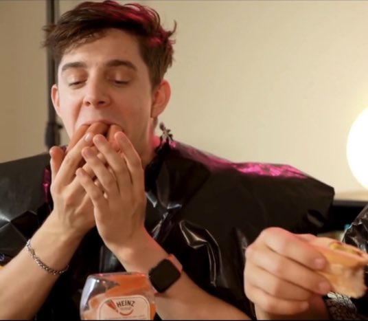 DailyEef's tweet photo. Day 3 Ethan eating lol 
•
•
•
•
#youtuber #YouTube #UnusAnnus #markiplier #twitch #toureef #TourEef #streamer #iswm2 #ISWM #ihtdtt #IHTDTT #Idol #Ethannestor #ethannestor #ethanlove #EthanLove #DailyEef #dailyeef #crankgameplays #Crankgameplays #Tubbo #Vtuber https://t.co/juo5ANCBV6