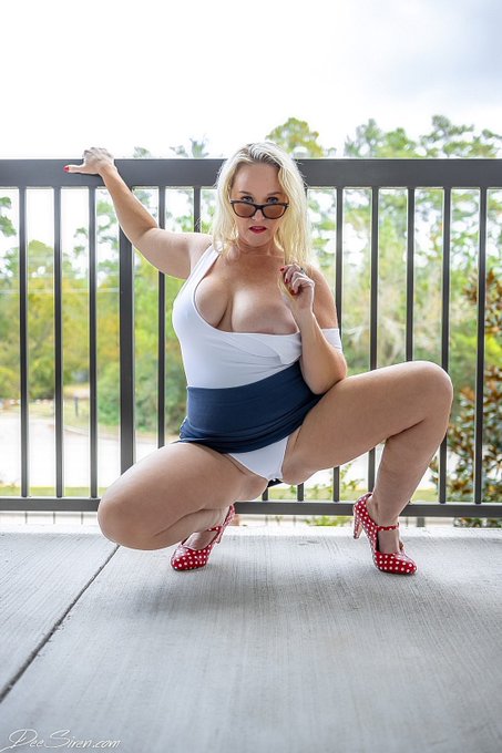 How are you celebrating this #memorialdayweekend ? #redwhiteandblue #memorialday #thick #thickthighssavelives