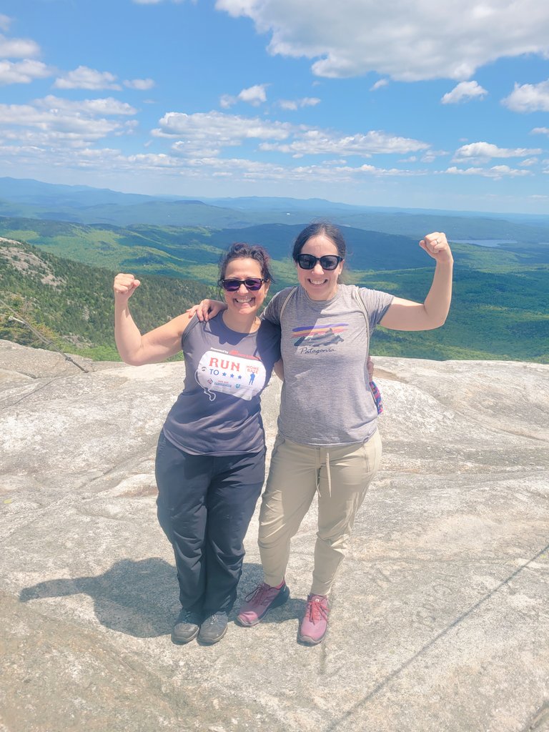 AndreaJNurse's tweet photo. When your #mentor  not only tells you how to climb the mountain but actually takes you to climb one! #Gratitude Hiyam Nadel MBA, CCG RN #mentoringmatters #ANursesVoice #amplifyNursing #selfcare  #natureinspired https://t.co/vVZRsFYjtB