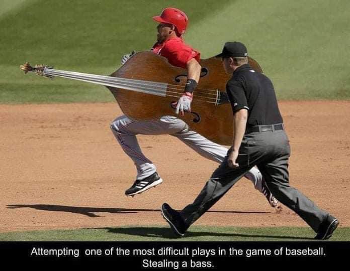MmindyMoore's tweet photo. Watching #MLB #GoCardinals #BaseStealing https://t.co/UxFCgXJtiw