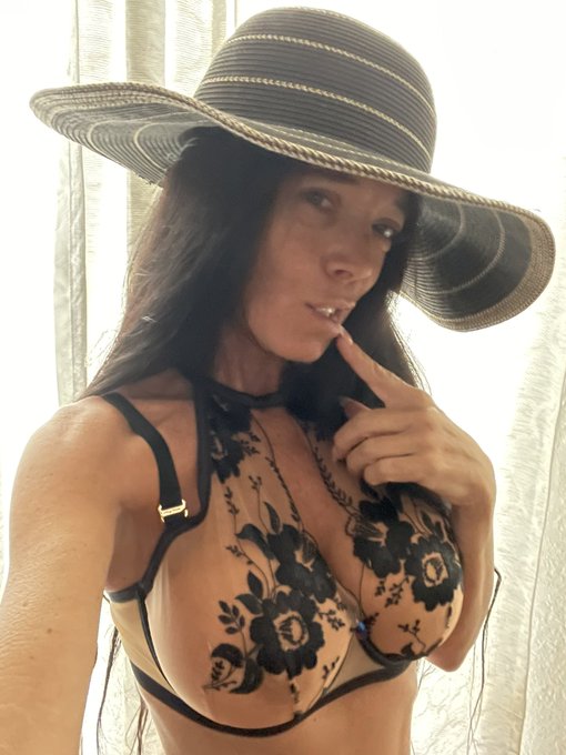 #belle #honeybirdette #caligem https://t.co/CJnEmwMA8G<a href="/tag/belle"class="tags">#belle</a><a href="/tag/honeybirdette"class="tags">#honeybirdette</a><a href="/tag/caligem"class="tags">#caligem</a>