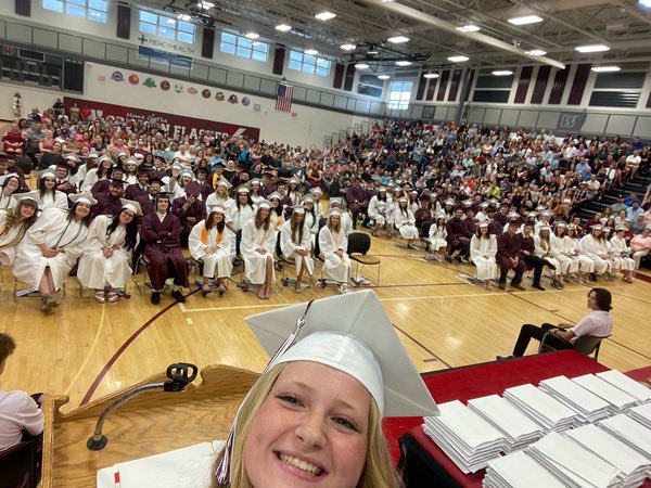 WillardFlashes's tweet photo. Congratulations to the Class of 2022. Enjoy the moment RIGHT NOW⚡️🎓❤️#foreveraflash https://t.co/W1km47N7E2