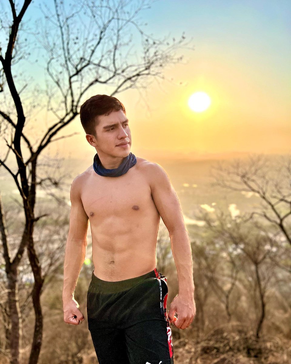kokeguerreroc's tweet photo. Miren lo delgado que estoy 😂🥺 nomas termino mis terapias y me voy a poner como larry langosta🦞🦞💪🏻💪🏻🥵 https://t.co/Et6GSFCFQp