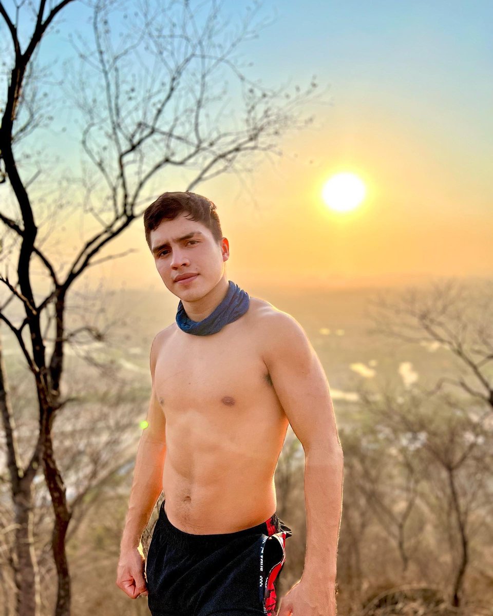 kokeguerreroc's tweet photo. Miren lo delgado que estoy 😂🥺 nomas termino mis terapias y me voy a poner como larry langosta🦞🦞💪🏻💪🏻🥵 https://t.co/Et6GSFCFQp