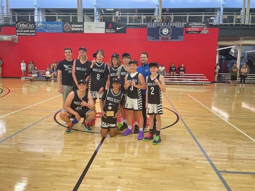 CCraddock5's tweet photo. 7th/8th grade champions!!! Congrats to my @MossElite boys for playing their hearts out tonight! 🏀🔥💪🏻🏆 https://t.co/wGBlelA6ft
