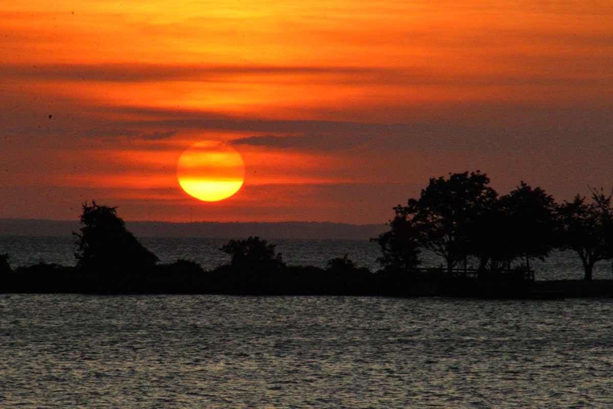 SarahsPointOfV1's tweet photo. Sunset Lake Livingston 5-29-22 https://t.co/LszfqEOKXA