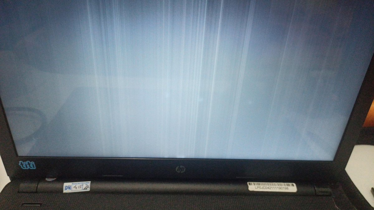 twisitaka's tweet photo. Pagi2, hari senin, laptop rusak hahahahaha bagus banget hahahaha 🥹🥹 https://t.co/3Dj6vmeNkk