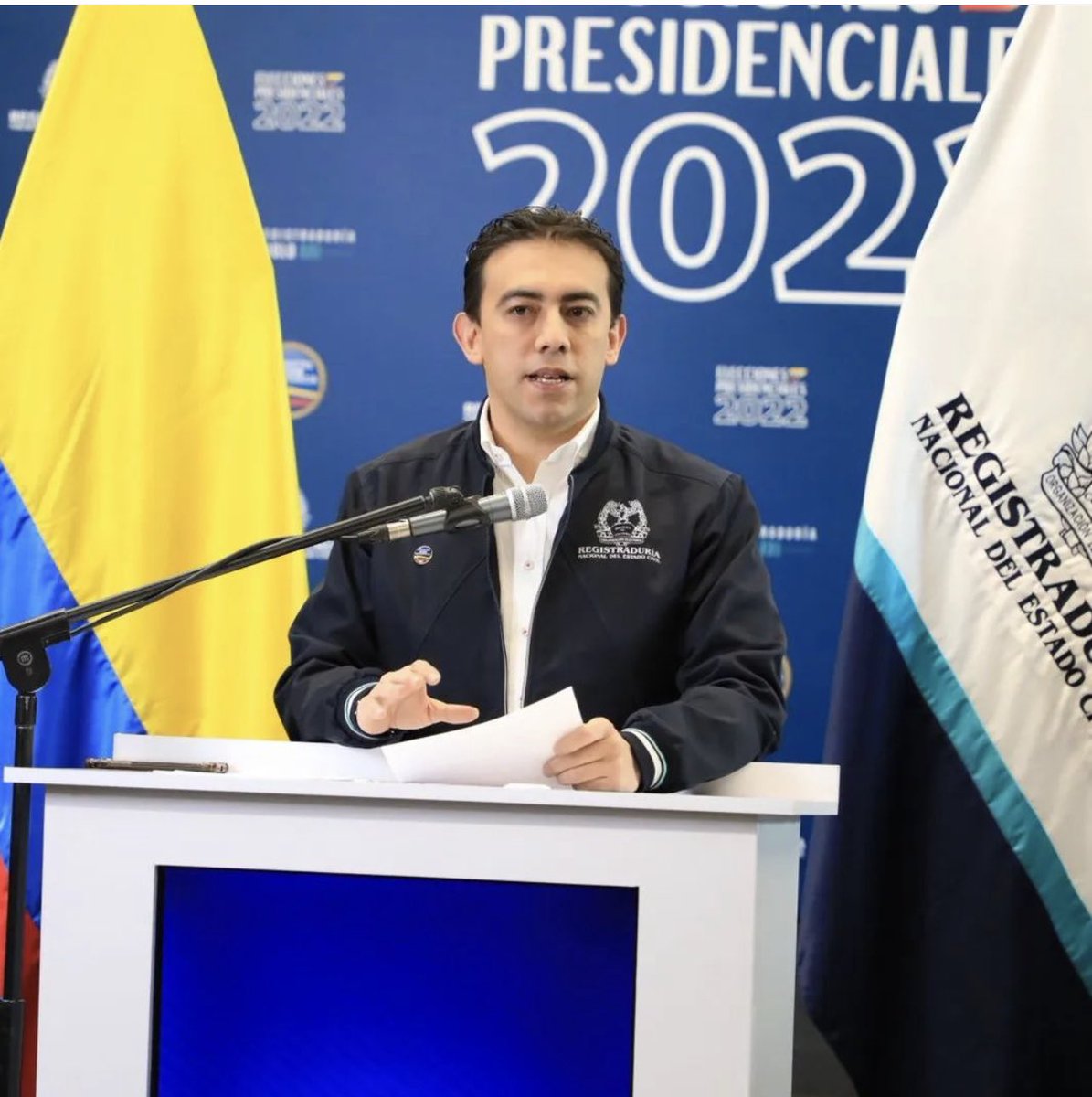 #LoBuenoSeDice Felicito al registrador Alexander Vega por tan impecable jornada. La registraduria es el primer ganador de esta jornada por tan  satisfactorio balance. Aplausos para todos los funcionarios de la <a href="/Registraduria/">Registraduría Nacional del Estado Civil</a>, se recobró la legitimidad de la organización electoral