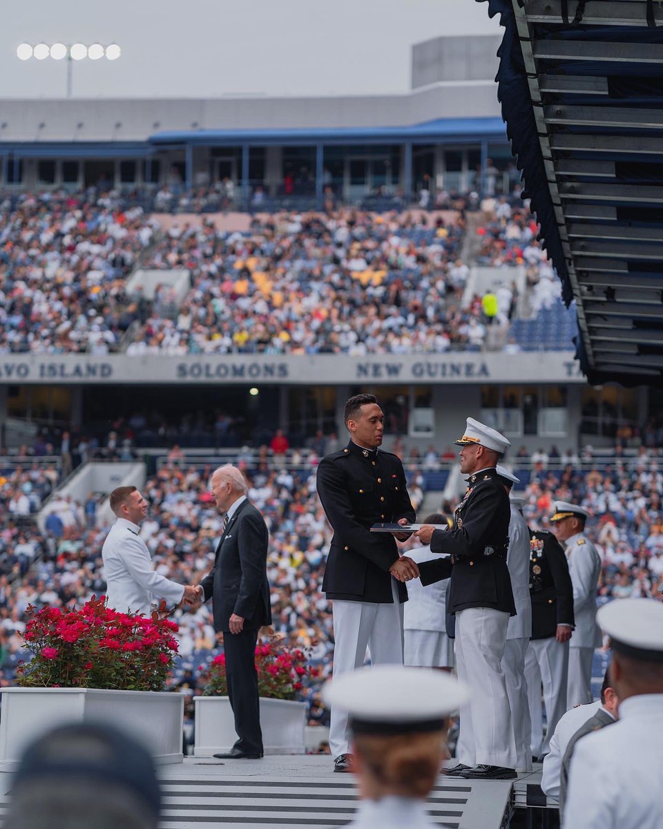 johncarterjr_'s tweet photo. 4 Year Starter
Bachelors of Science in English
First College Graduate in the family
#1 Public School in the Nation
United States Marine
Chosen, by God

Semper Fidelis. https://t.co/tQaMxnhN58