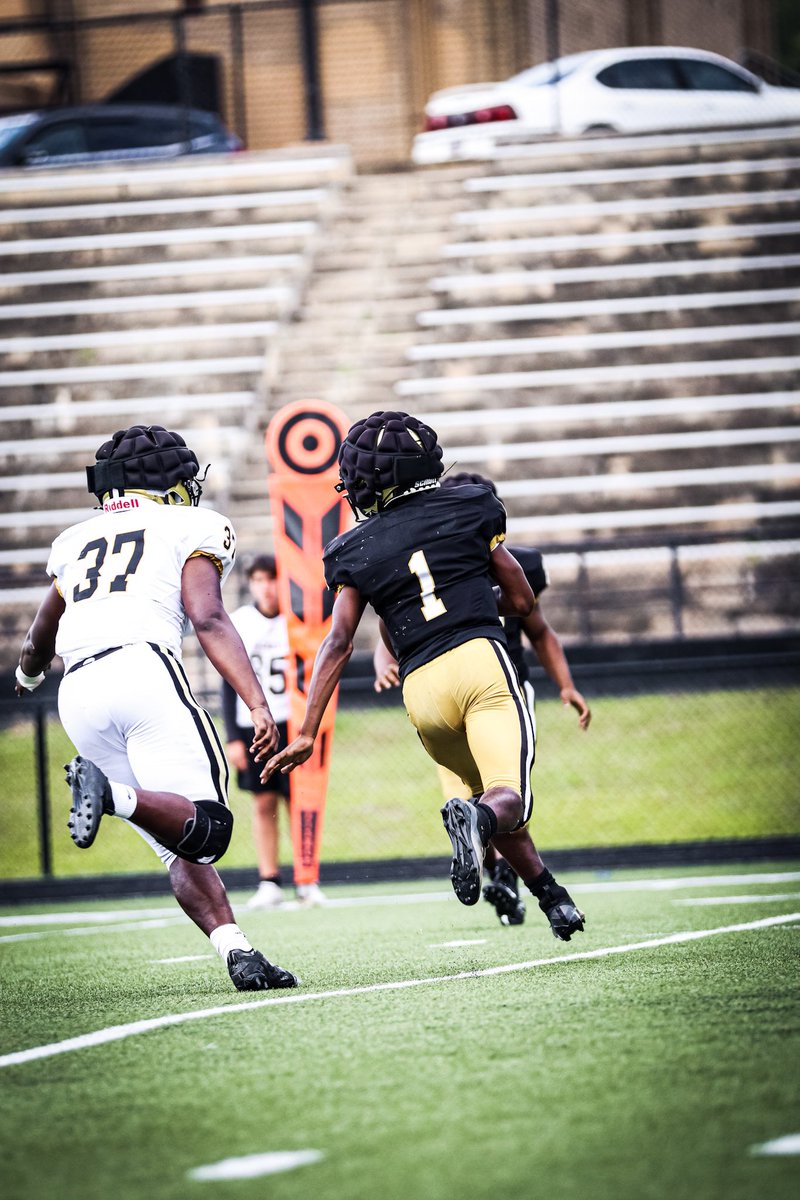 Really my last spring game🏄🏾‍♂️🏄🏾‍♂️<a href="/coachmacgata/">Coach Kevin McKiver (Coach Mac)</a> <a href="/NAHSJacketFB/">NA Football</a> <a href="/CoachQuinn19/">Matt Quinn</a>