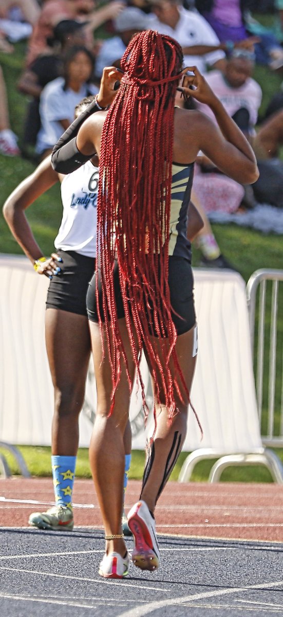 deanna_4029's tweet photo. The hair though 🤎. #setyourselfapart #stylecounts @rungvgrizz @whitney__TF https://t.co/CiR04VgoNN