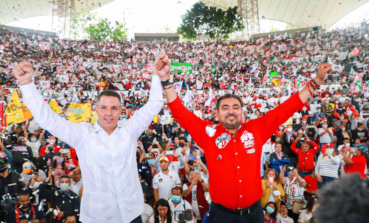 _AvilesAlvarez's tweet photo. ¡Con la fuerza más chingona de las 8 regiones llegamos al gran cierre de campaña! 

Este 5 de junio dejaremos el corazón en las urnas y votaremos por este proyecto que trabajará #AlTriplePorOaxaca. #ElTripleAGobernador https://t.co/CStijI7Wj8