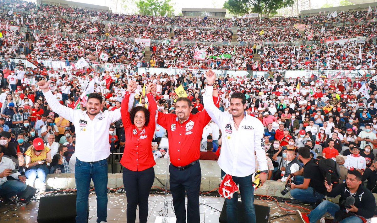 _AvilesAlvarez's tweet photo. ¡Con la fuerza más chingona de las 8 regiones llegamos al gran cierre de campaña! 

Este 5 de junio dejaremos el corazón en las urnas y votaremos por este proyecto que trabajará #AlTriplePorOaxaca. #ElTripleAGobernador https://t.co/CStijI7Wj8