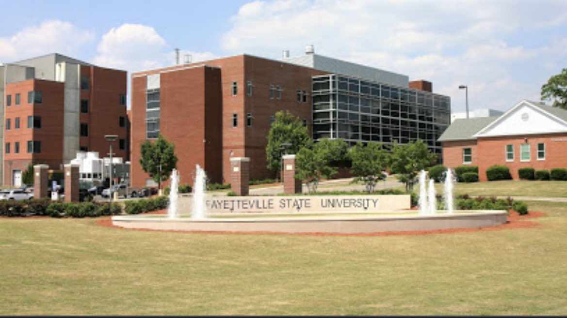 Floyd15K's tweet photo. Honored and Blessed 🙏🏾to receive my first softball offer from Fayetteville State University. Go Broncos!💙🤍🐴 @SouthernPowerS1 @uncfsu @CoachKWalker @FSUBroncos @GWCsports #softball #BroncoPride #blessed #AGTG #Faystate https://t.co/4Tm6FH6aUa
