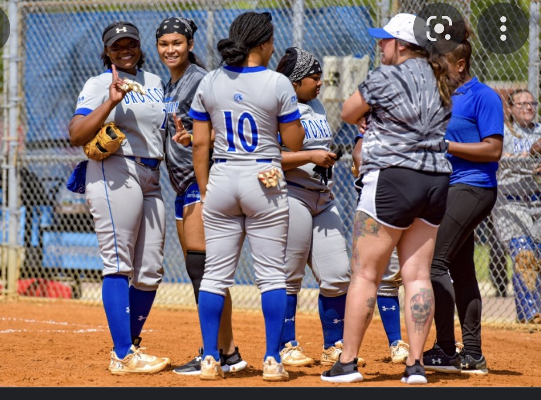 Floyd15K's tweet photo. Honored and Blessed 🙏🏾to receive my first softball offer from Fayetteville State University. Go Broncos!💙🤍🐴 @SouthernPowerS1 @uncfsu @CoachKWalker @FSUBroncos @GWCsports #softball #BroncoPride #blessed #AGTG #Faystate https://t.co/4Tm6FH6aUa