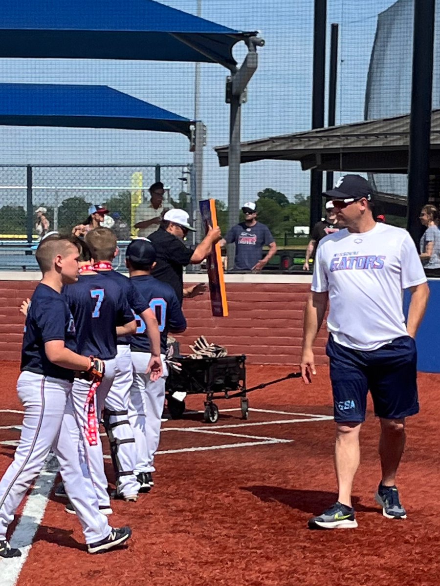 TrishaGrantham5's tweet photo. Ashton was able to help out a fellow Gator team in the GMB Memorial Day Classic. 10U Siterlet placed 2nd place just behind an ILGator team. Great job Gators & thankU to Siterlet’s team for the invite.⚾️👏🏻⚾️ #20 #7for9 #777🍀
#Hardware🏅 @ag_stl @gatorsba https://t.co/NwxfyB0cCu