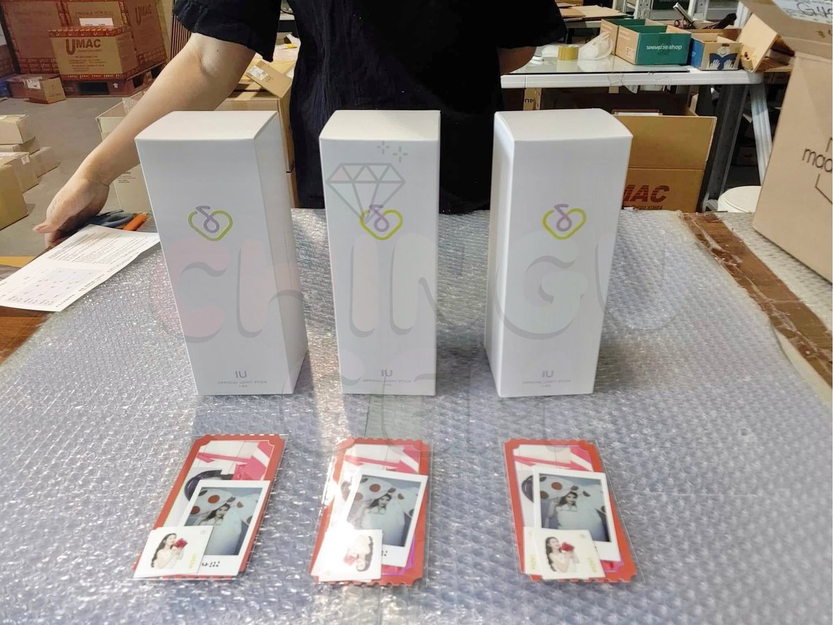chingugem's tweet image. 『PH GO』 #CHINGUGEMGO 💎
HELP RT RETWEET

IU OFFICIAL LIGHT STICK VER.3
P2,700 ALL IN + LSF

⇢ 2 pcs left
⇢ w/ pob
⇢ already onhand on our korean warehouse

📆 DOO: might soldout w/o prior notice
📆 DOP: PAYO
🚚 NORMAL ETA 
✔️ Freebies ✨
📝DM us to order