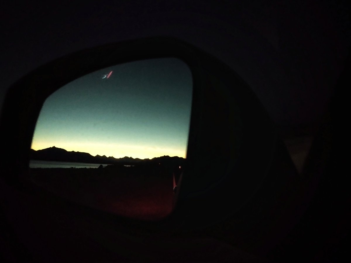 wodiaz's tweet photo. Atardecer en Punta Bandera. El Calafate, Tierra de Glaciares. #Argentina #Patagonia #ElCalafate 
#tierradeglaciares https://t.co/OS6NzPHPgl