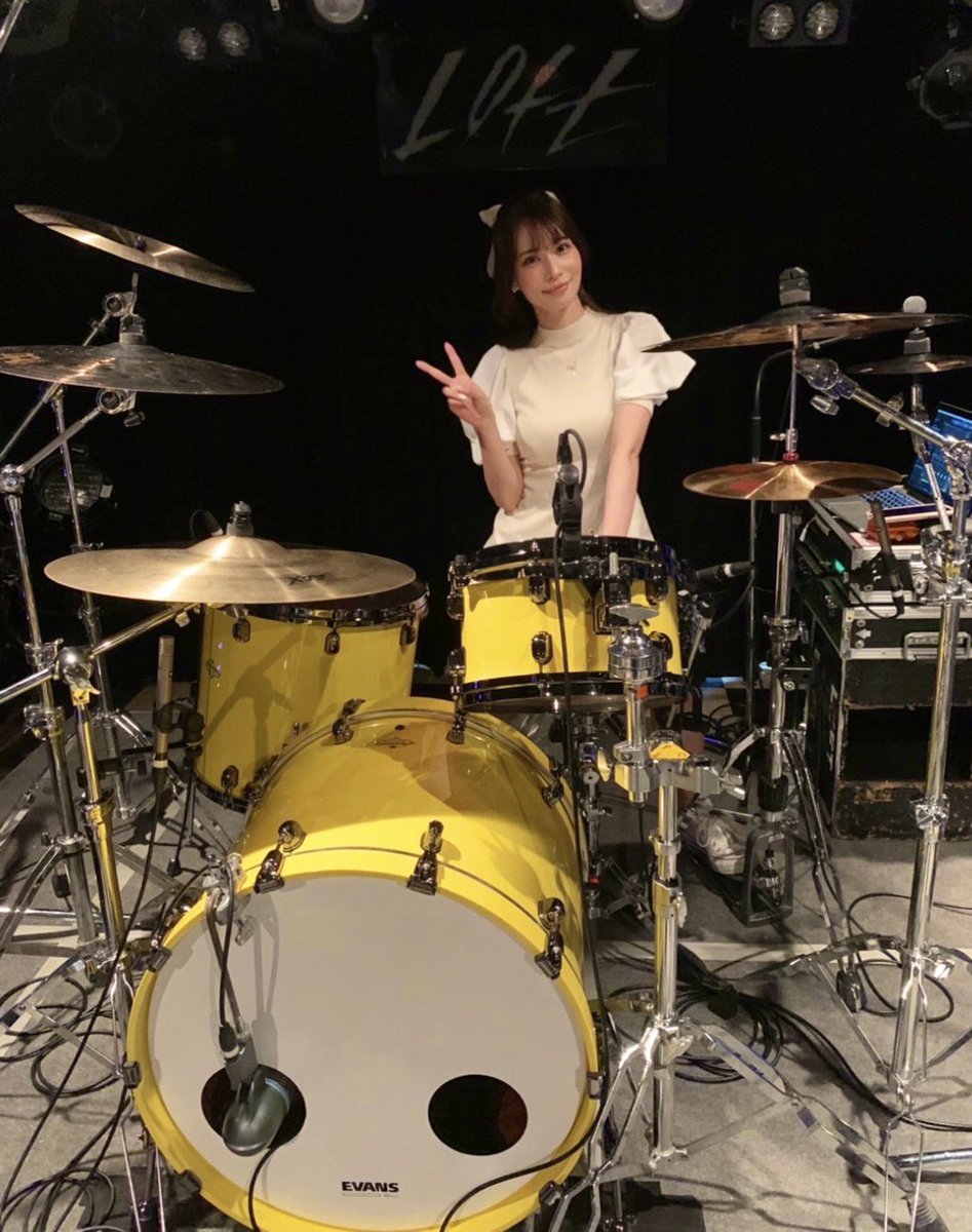 東京ファイナルライブ TAMAさんのドラムセット🥁✨ ステージは背景が