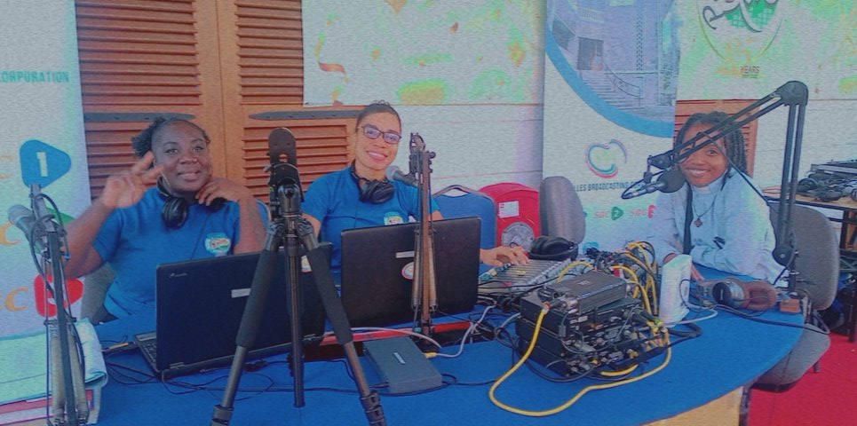 kulChris's tweet photo. SBC Pradise FM breakfast show..  Live from Victoria... https://t.co/n5zLsAhQuz