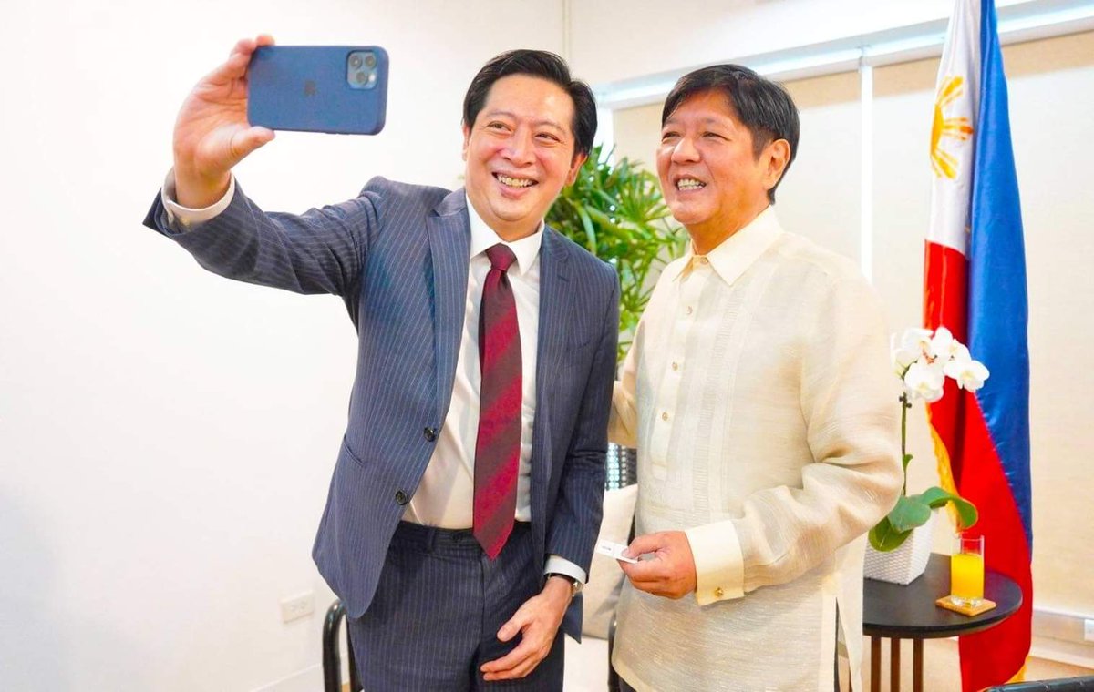 KimIndar's tweet photo. So cute of this photo! Singapore Ambassador to PH, Gerard Ho, and our  President-elect - the rock star BBM. 😁😍😁 https://t.co/HPvvDteHw3