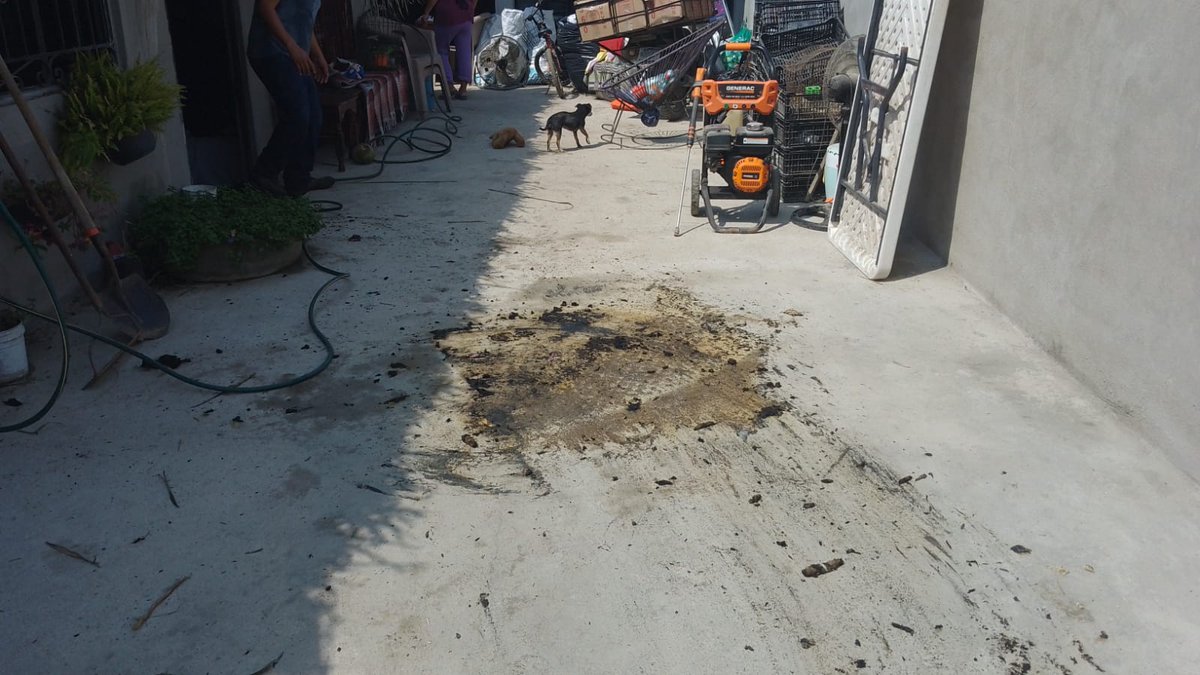 SidronioMadero's tweet photo. 🚨INCENDIO EN CASA HABITACIÓN

Durante esta mañana, @PcCihuatlan, atendió el reporte de un incendio a casa habitación en Jaluco. Gracias al apoyo de los propietarios y vecinos, lograron sofocar el incendio antes que llegararan los bomberos. https://t.co/0tCQLKhfHR