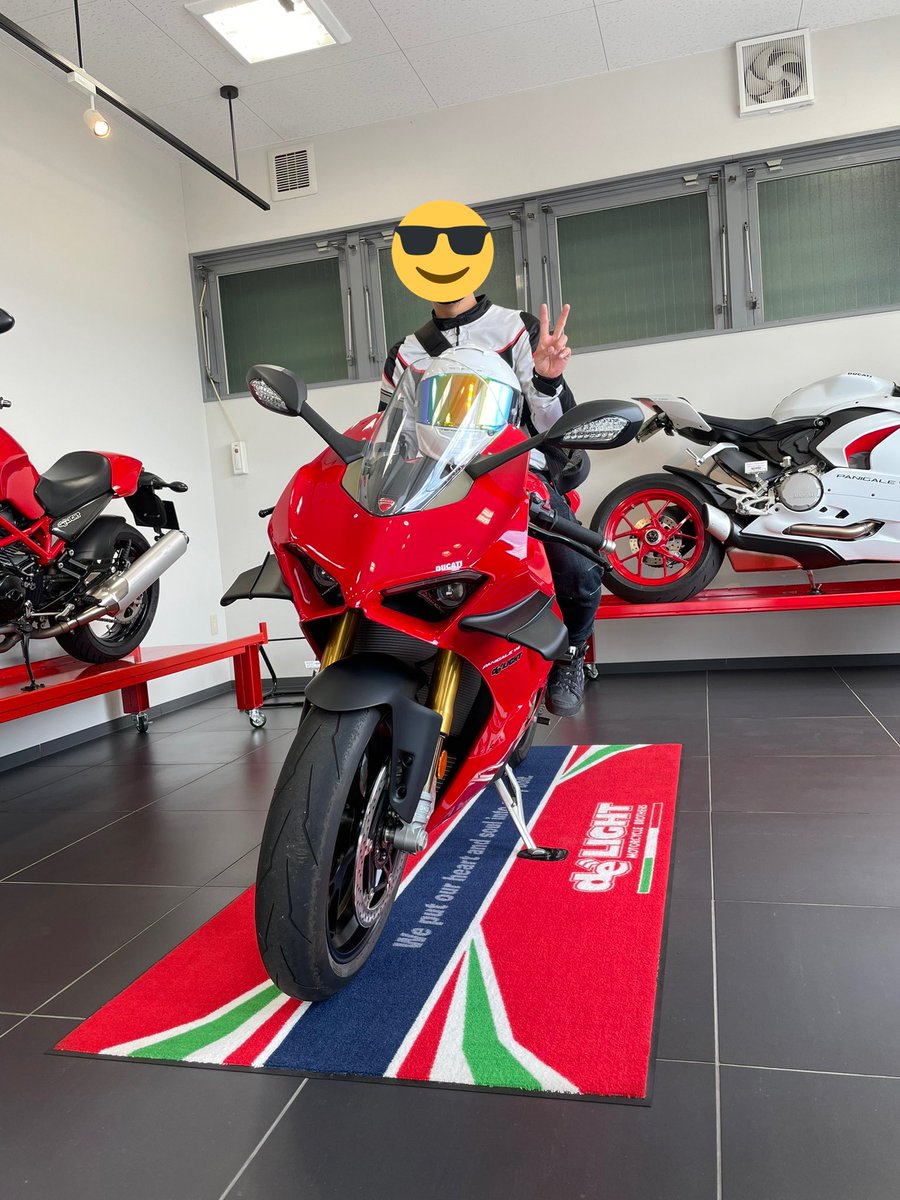 r_e_i_s_a's tweet photo. Panigale V4S 2020モデル増車しました!
CBR250RRと2台持ち頑張ります💪
DOCATIstのみなさんこれからよろしくお願いします🙏
#ドゥカティいいじゃん
#DOCATI https://t.co/pzh5ycd1l8