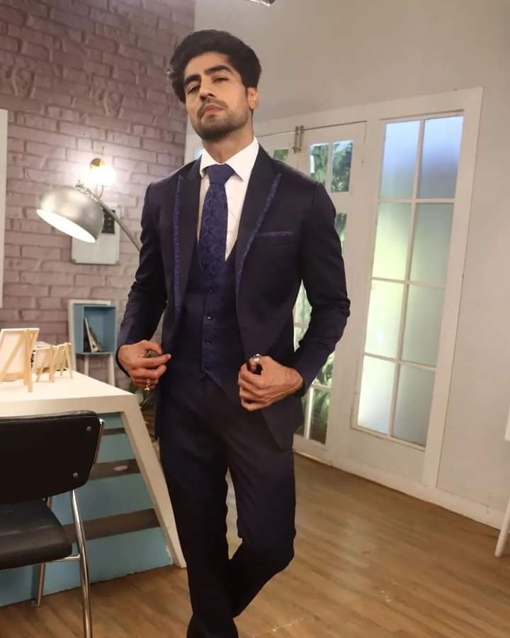 NaruemonHCFans's tweet photo. @ChopdaHarshad "No matter today or any day Wishing you a bright, happy, healthy life..." Hello Monday 😊💛💛💛💛
#HarshadChopda #NaruemonHCFand🇹🇭 #HCFans🇹🇭 #yrkkh https://t.co/14c8Mz3dQn